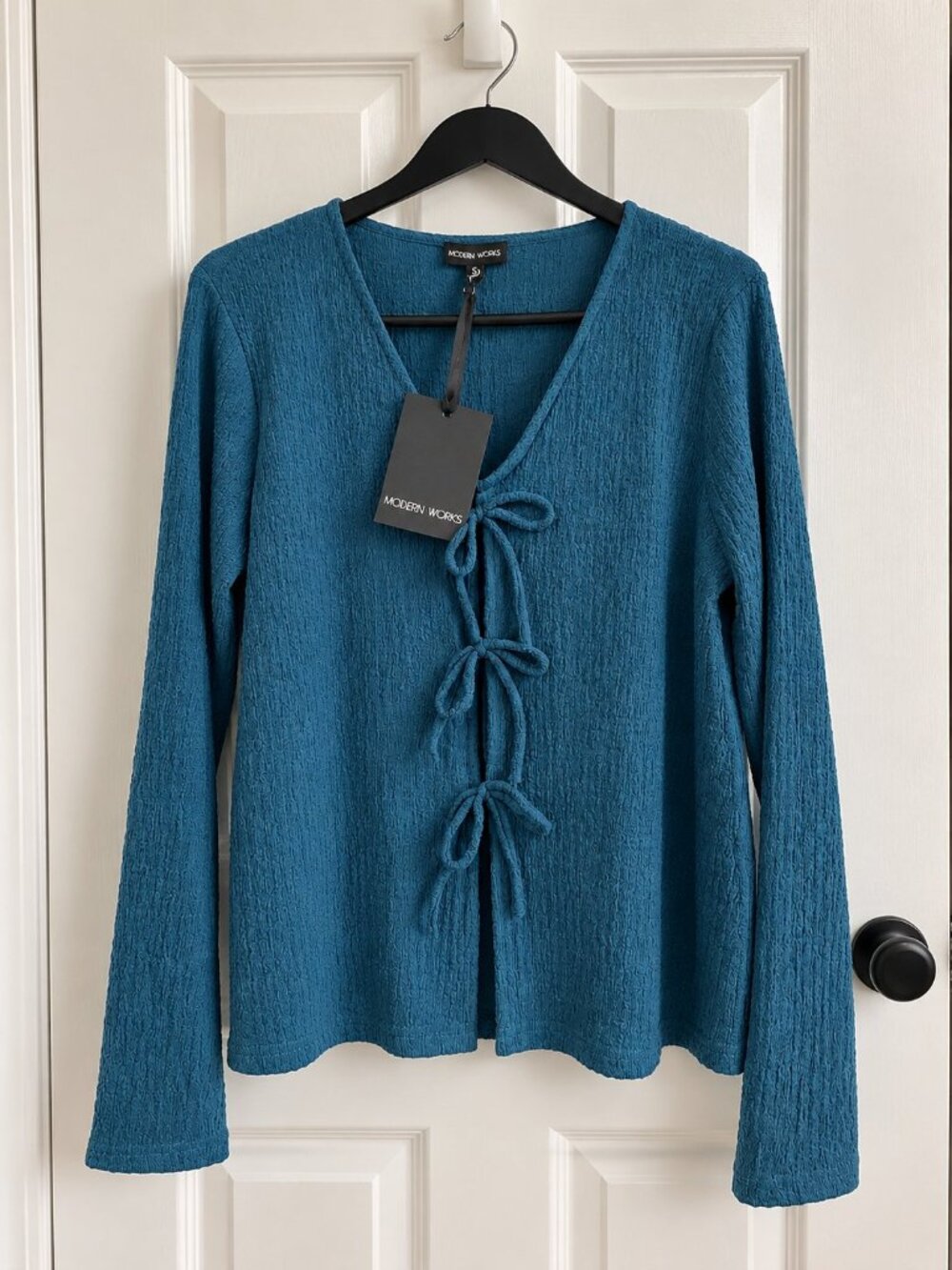 Modern Works Teal Textured Bow Front Long Sleeve Top – Size Small